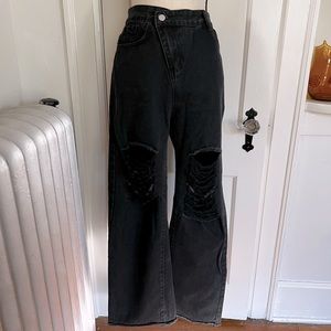 Trendy cross zip raw hem distressed black jeans